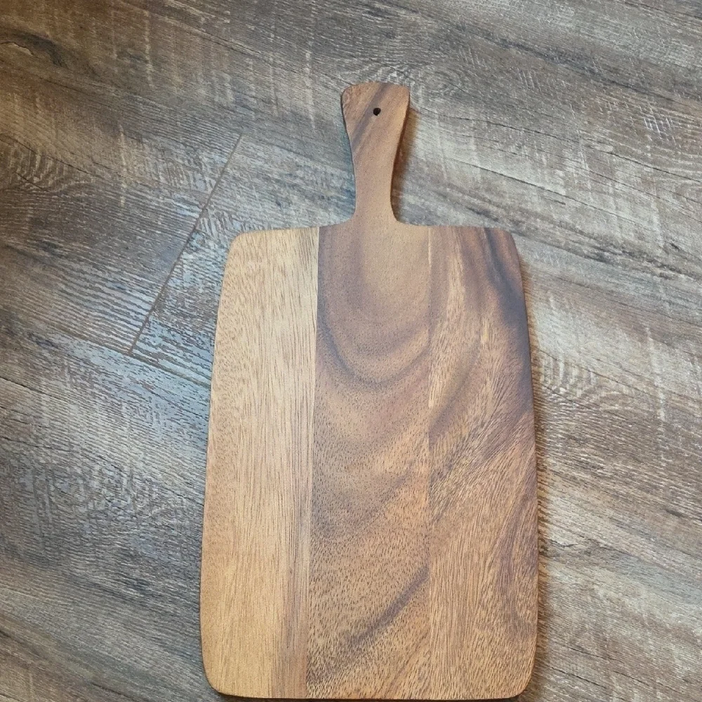 New Wooden Cutting Board with Parrot Etched By a CNC Machine.